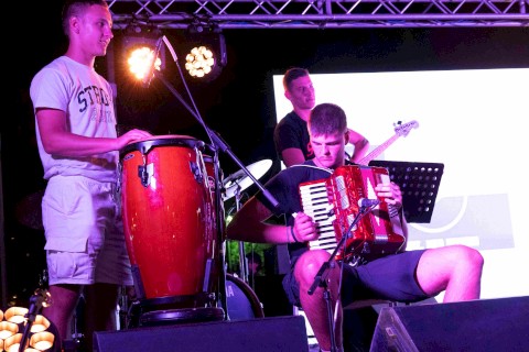 "ΖΩ ΚΑΙ ΤΡΑΓΟΥΔΩ ΔΕΝ ΕΞΑΡΤΩΜΑΙ 2024"