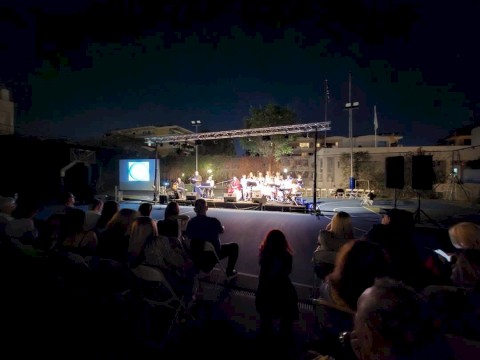 ΜΙΚΗΣ * 100, Η ΣΥΝΑΥΛΙΑ!