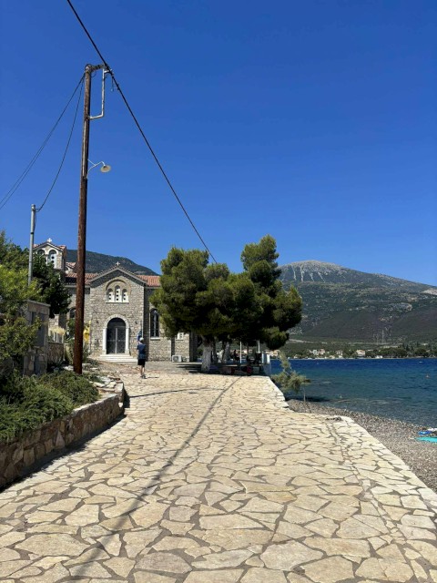 ΜΟΝΟΗΜΕΡΗ ΕΚΔΡΟΜΗ ΣΤΑ ΤΡΙΖΟΝΙΑ